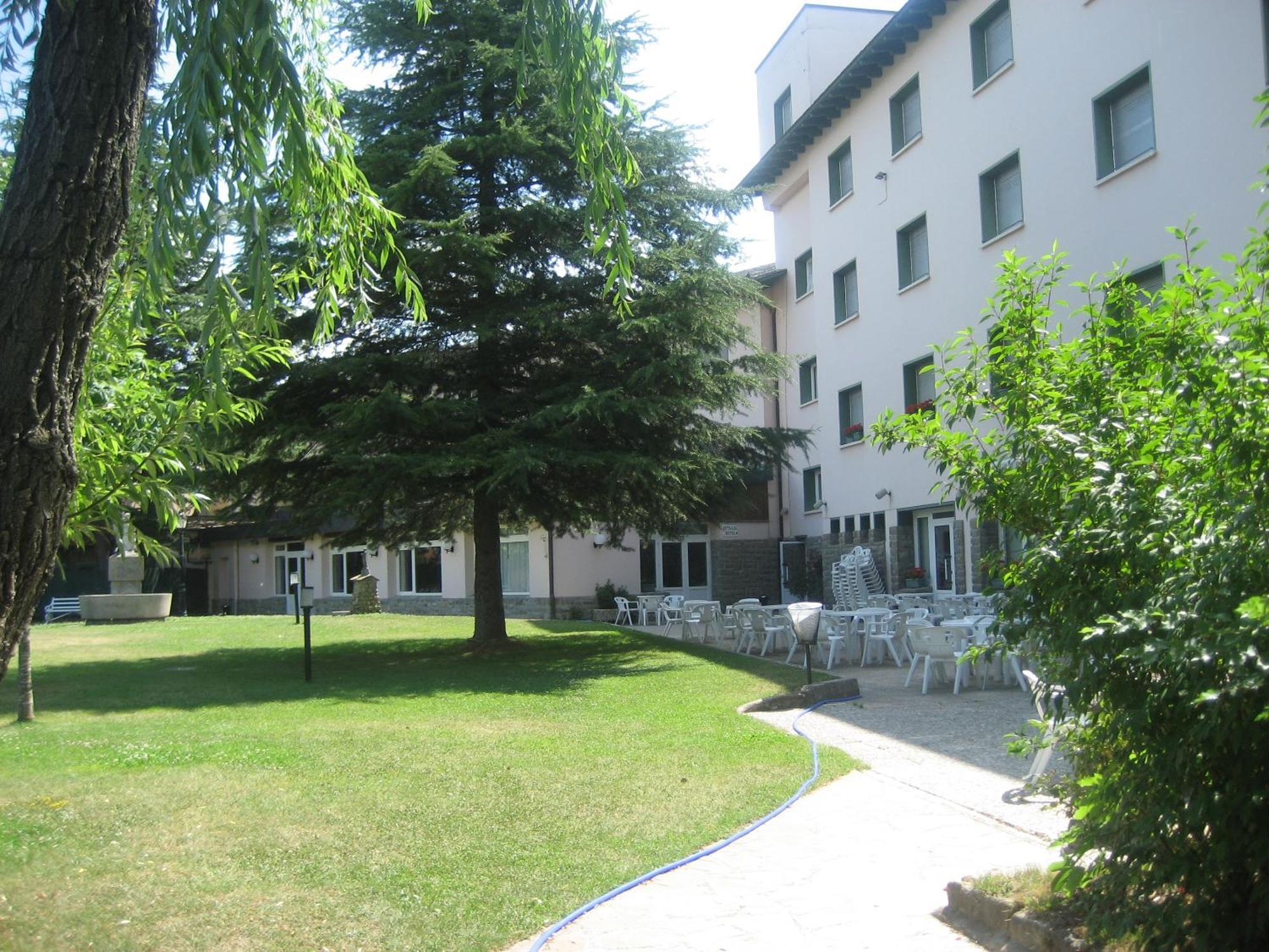 Hotel La Pardina Sabinanigo Bagian luar foto